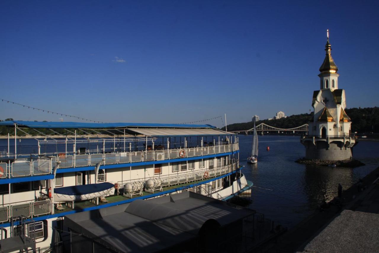 Bogdan Khmelnytskyi Hotel Kiev Exterior foto
