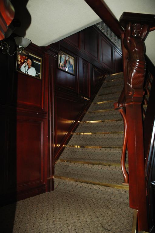 Bogdan Khmelnytskyi Hotel Kiev Exterior foto